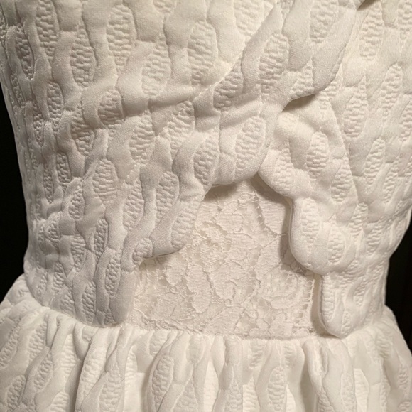 🌸Dalia White Scalloped Dress with Pockets 🌸 - Picture 11 of 16
